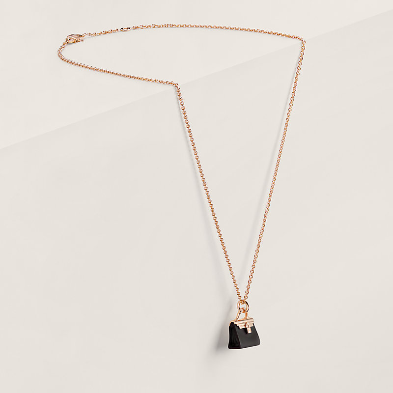 【ケリーバッグがモチーフ】HERMES Pendentif Amulettes Kelly Amulettes Kelly pendant | Hermès Canada